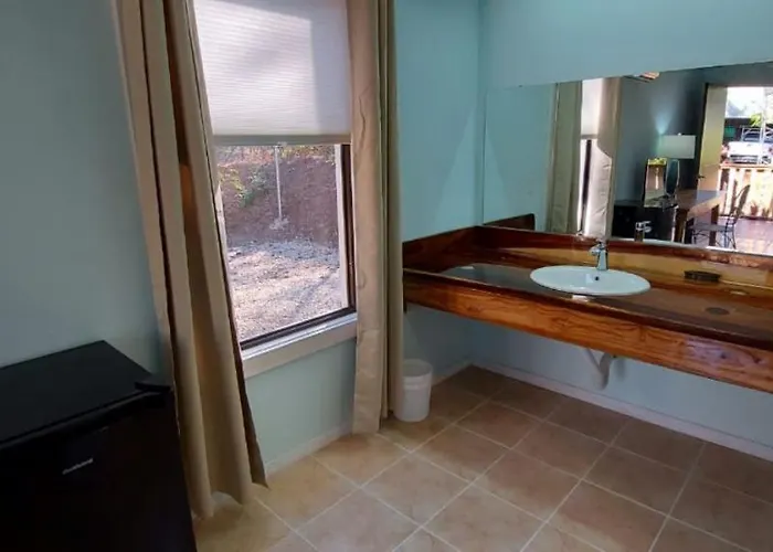 Blue Parrot Cabinas Lodge *