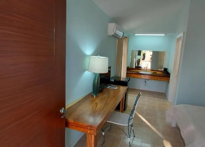 Lodge Blue Parrot Cabinas *