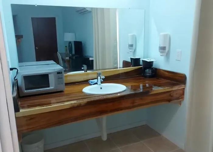 Blue Parrot Cabinas Lodge *