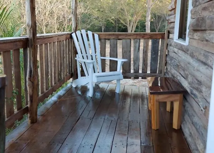 Lodge Blue Parrot Cabinas *