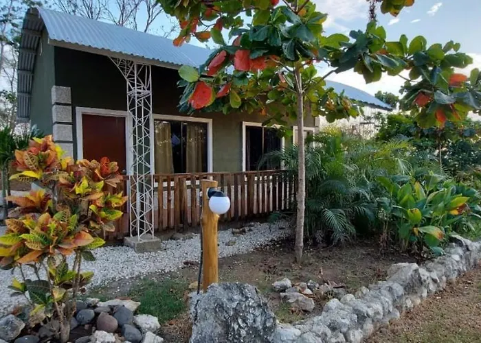 Blue Parrot Cabinas Lodge *